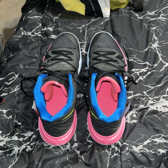 Nike Kyrie 5 Just Do It - Picture 5 of 8